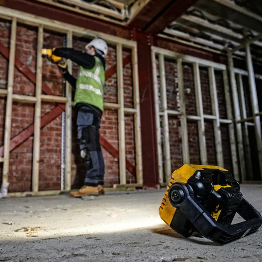 DeWalt DCL077-XJ 12v/18v 2000lm Compact Task Light (Body Only)