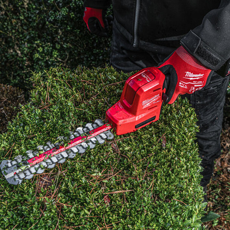 Milwaukee M12FHT20-402 20cm Hedge Trimmer Kit (2x 4ah, Batteries, Charger) 4933479973