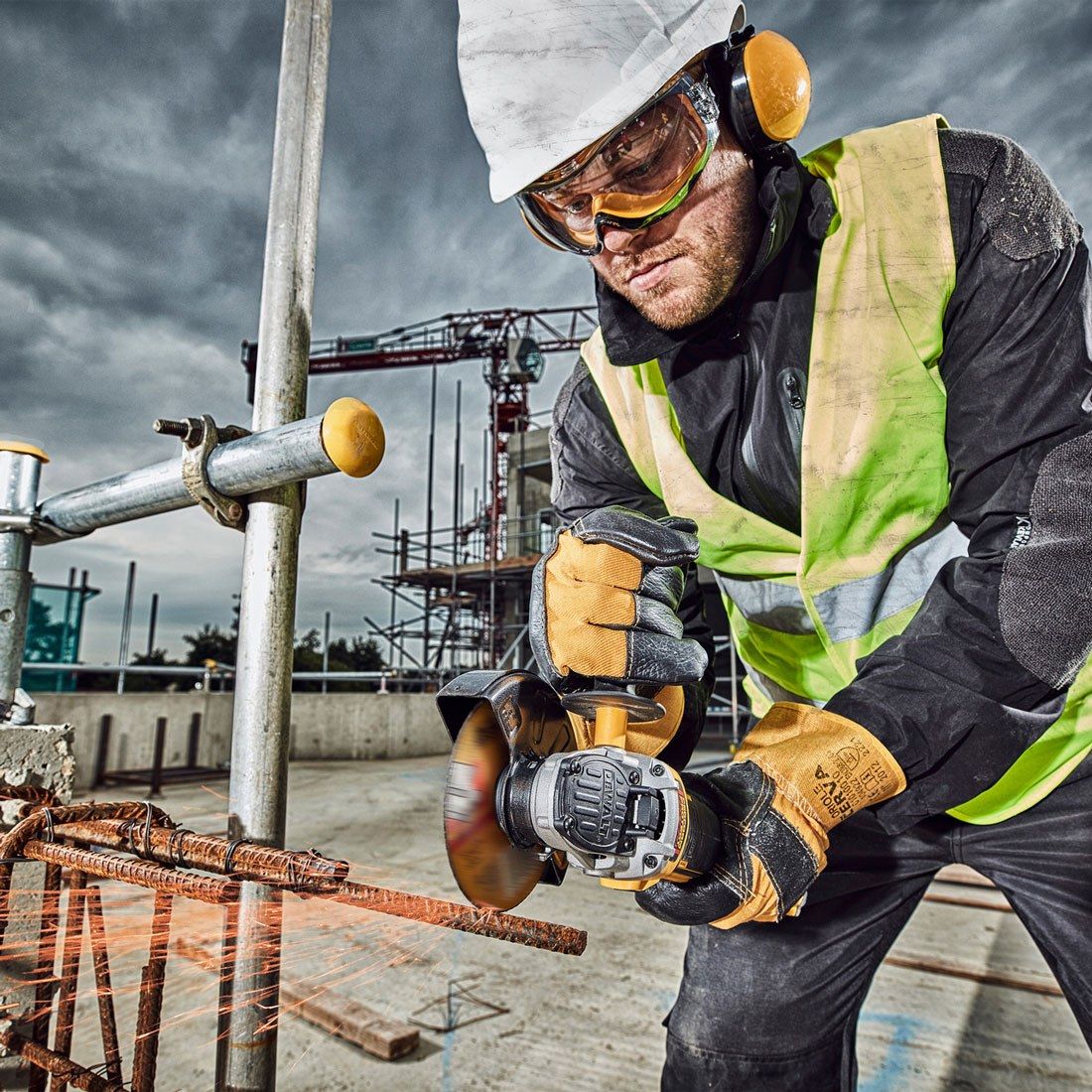 DeWalt DCG405N 18v XR 125mm Brushless Angle Grinder (Body Only)