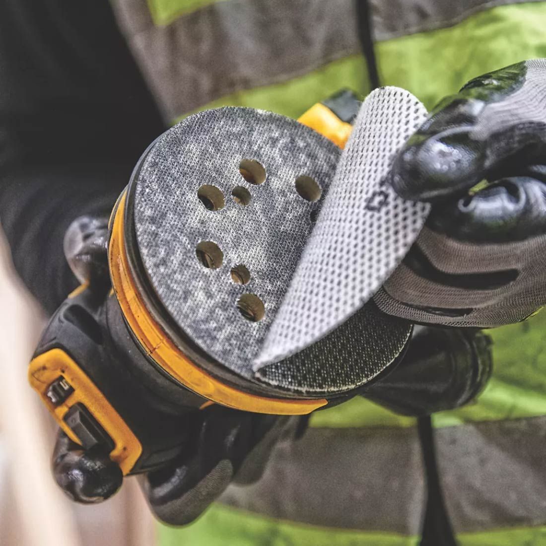 DeWalt DCW210N-XJ 18v XR Cordless Brushless 125mm Random Orbit Sander (Body Only)