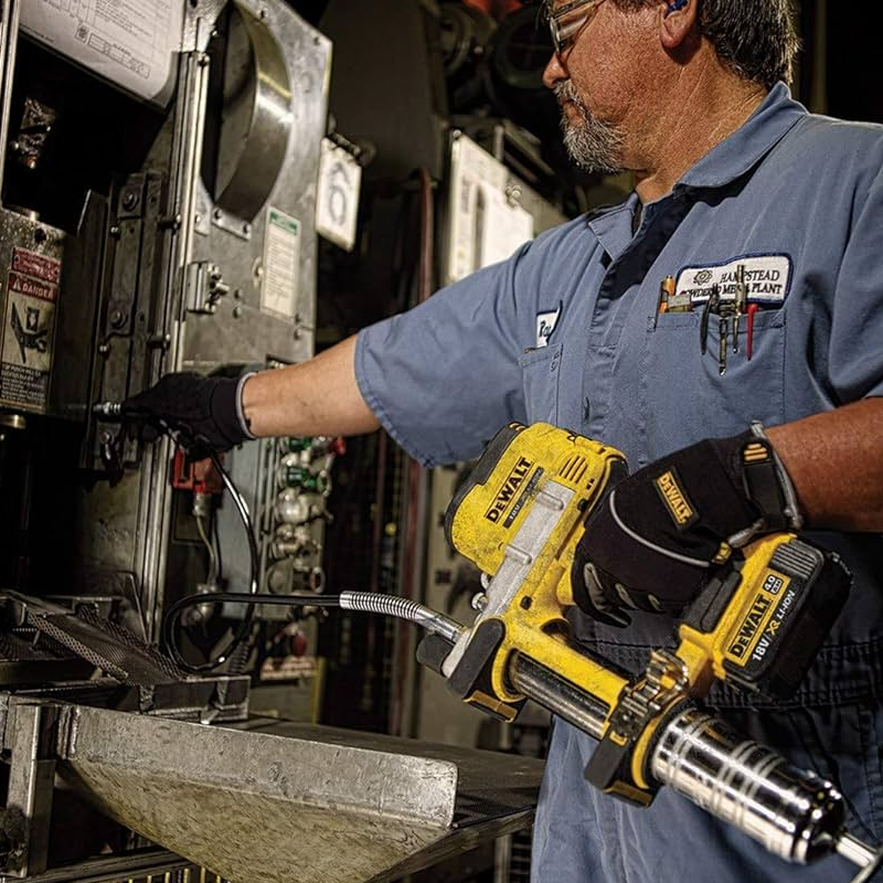 Dewalt DCGG571N 18V XR Li-Ion Cordless Grease Gun (Body Only)