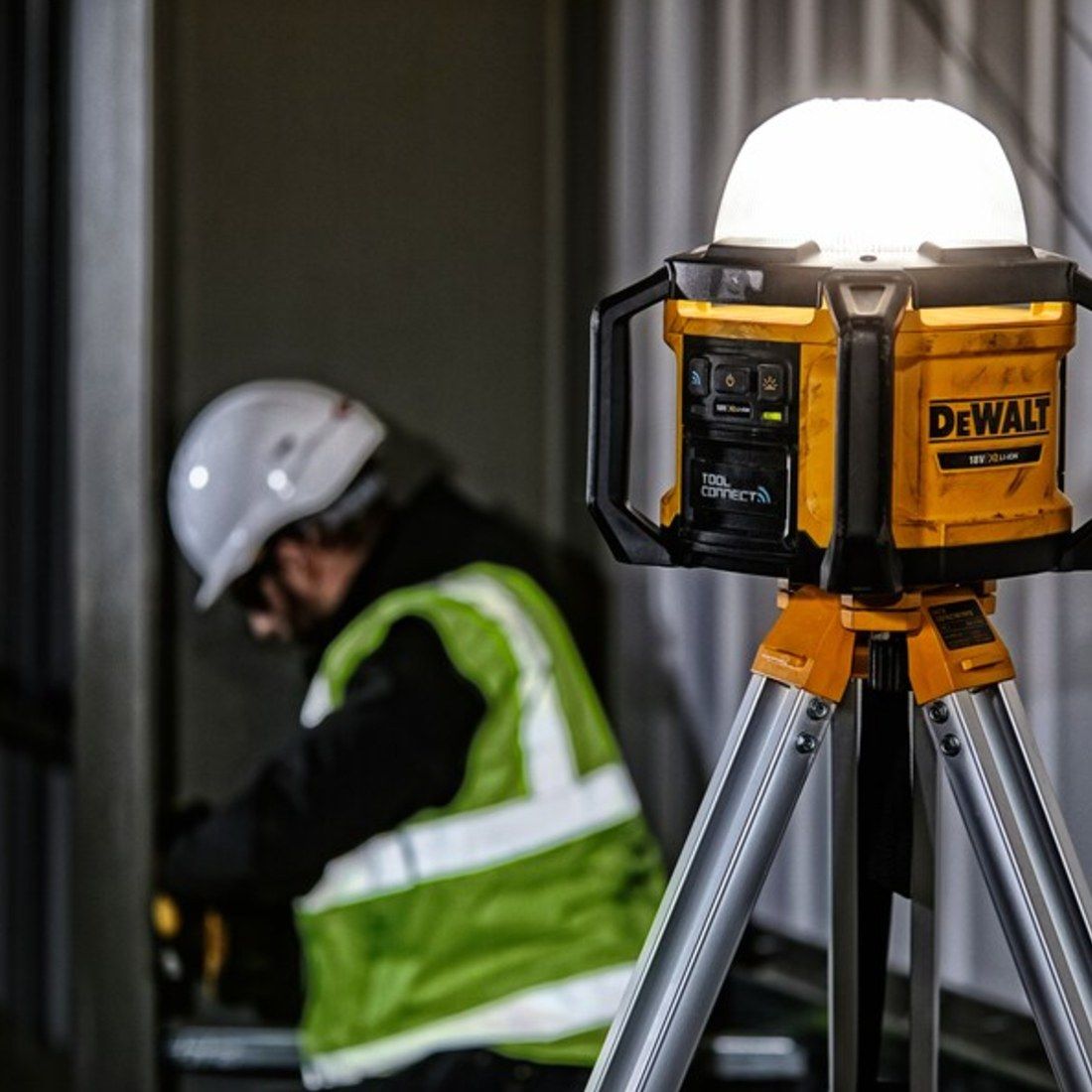 DeWalt DCL074-XJ 18v XR Tool Connect Area Light (Body Only)