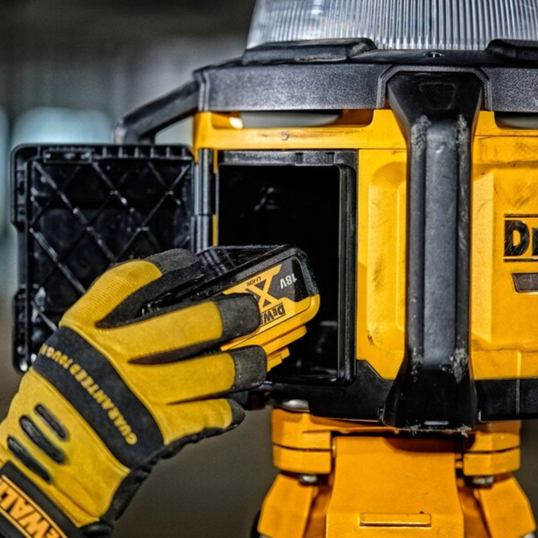 DeWalt DCL074-XJ 18v XR Tool Connect Area Light (Body Only)