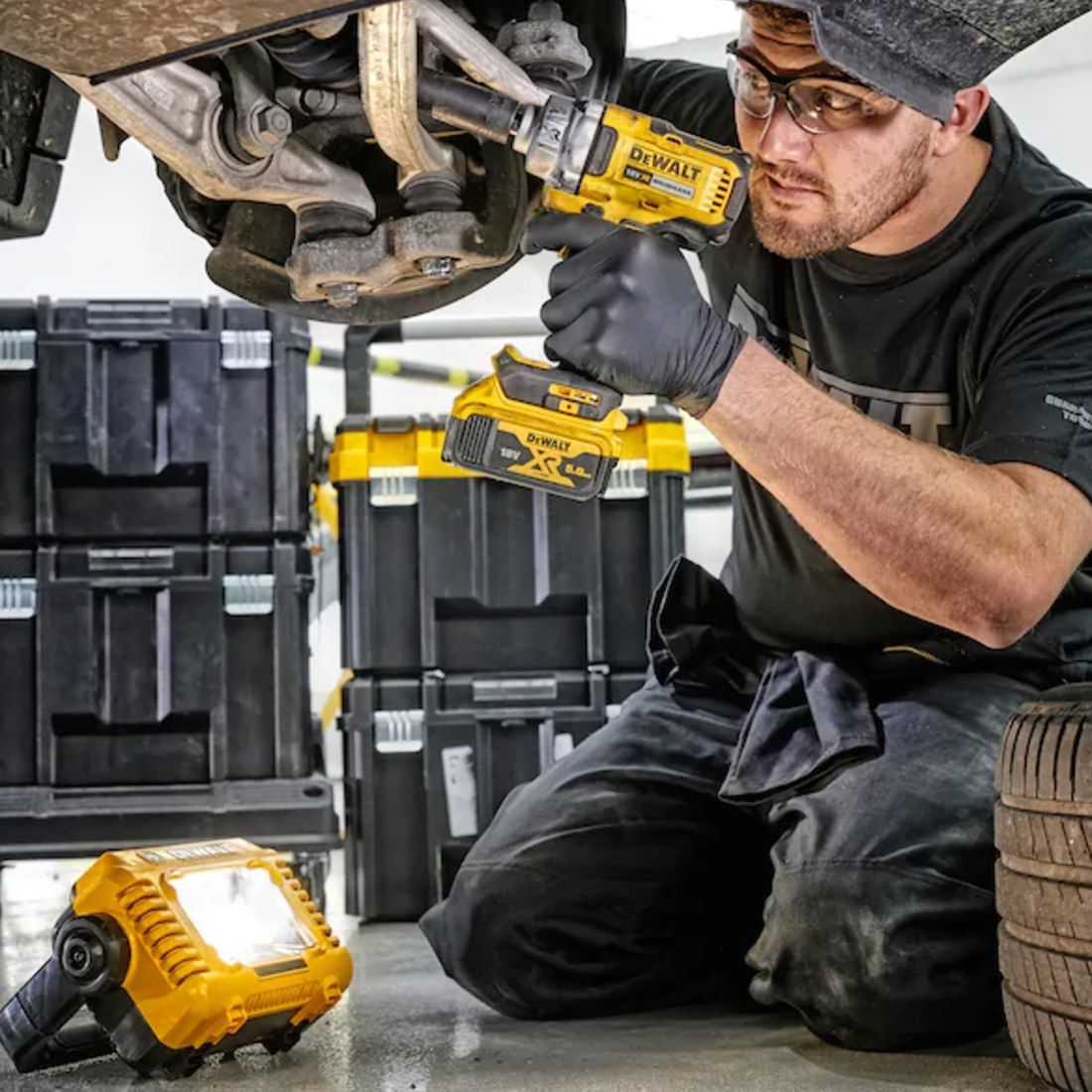 DeWalt DCL077-XJ 12v/18v 2000lm Compact Task Light (Body Only)