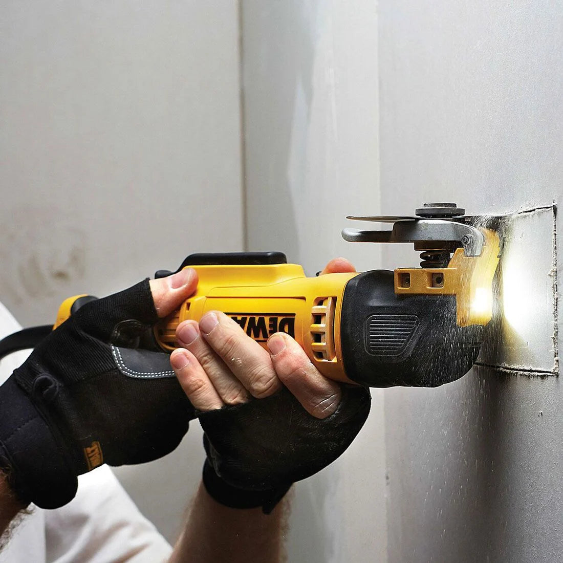 DeWalt DCS355N 18v XR Brushless Oscillating Multi-Tool Body Only