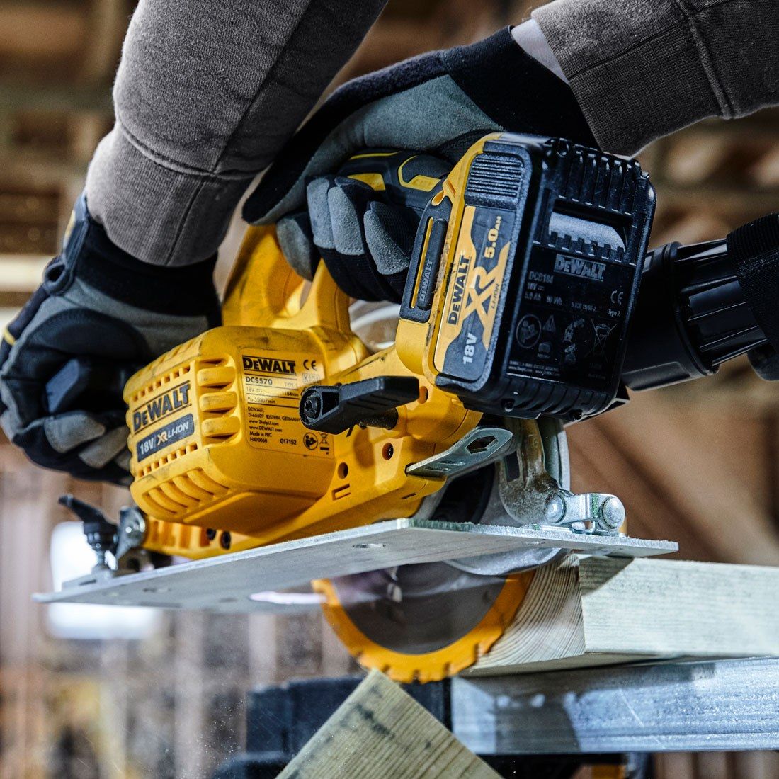 DeWalt DCS570N 18v XR 184mm Brushless Circular Saw (Body Only)