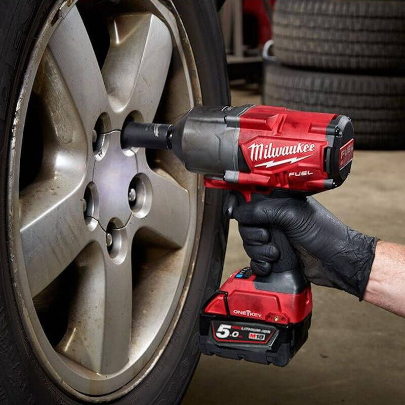 MILWAUKEE M18ONEFHIW12-502X ONE KEY FUEL 1/2 B/LESS HIGH TORQUE IMPACT WRENCH KIT (2x 5AH, CHARGER, CASE)