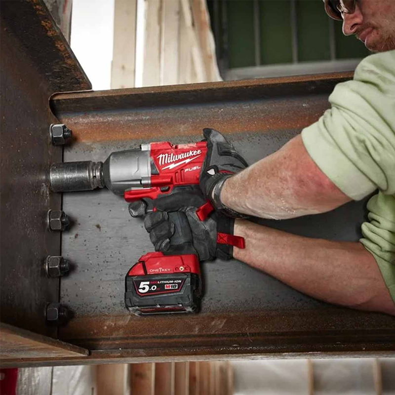 MILWAUKEE M18ONEFHIW12-502X ONE KEY FUEL 1/2 B/LESS HIGH TORQUE IMPACT WRENCH KIT (2x 5AH, CHARGER, CASE)