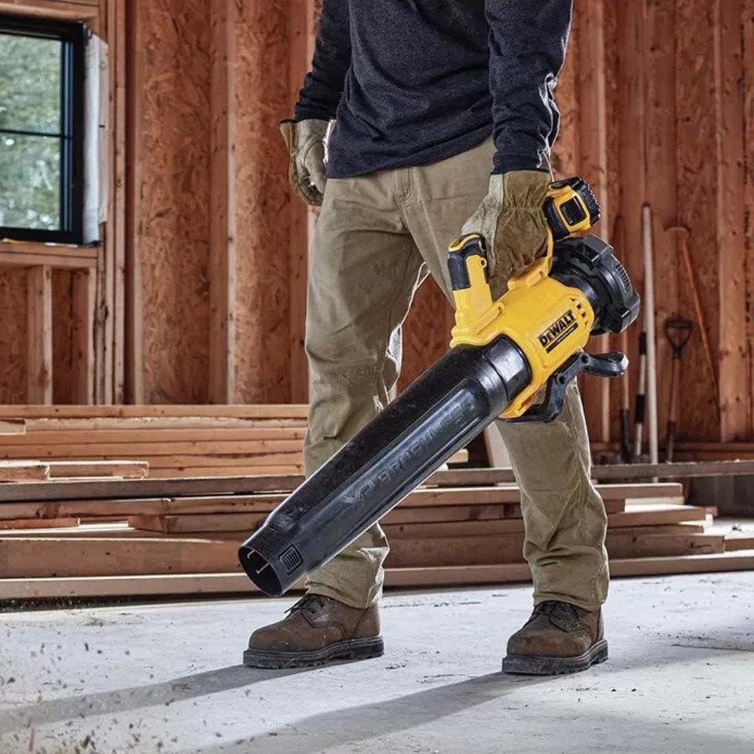 DeWalt DCMBL562P1-GB 18v XR Brushless Blower Kit (5Ah & Charger)