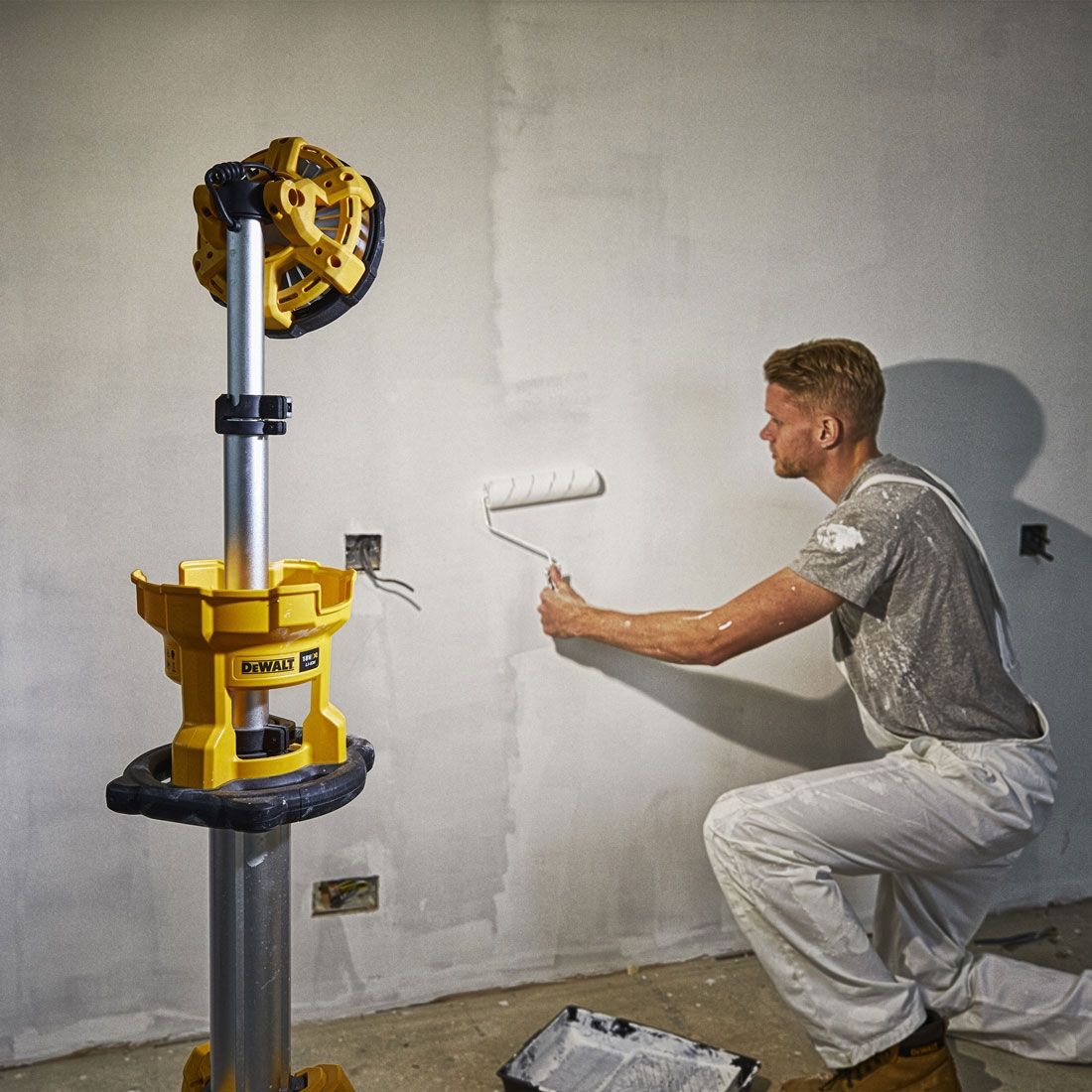 DeWalt DCL079 18v XR LED Cordless Tripod Work Light (Body Only)