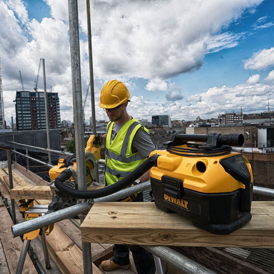 DeWalt DCV584L 18v XR 7L L-Class Wet & Dry Vacuum (Body Only)