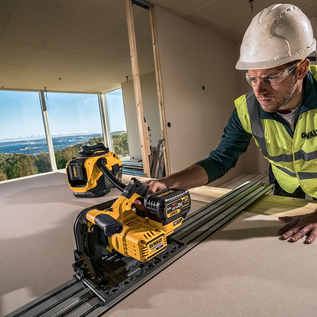 DeWalt DCV584L 18v XR 7L L-Class Wet & Dry Vacuum (Body Only)
