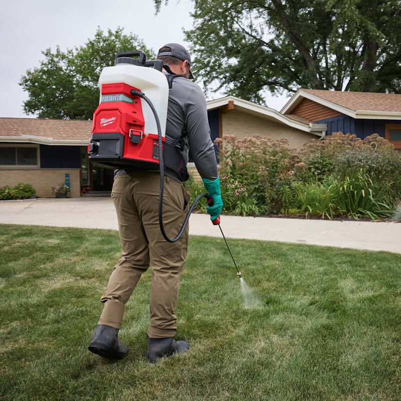 Milwaukee M18 BBPFP2 Backpack and M18 BBPFP2-CST Chemical Switch Tank 15L Spray Tank Kit