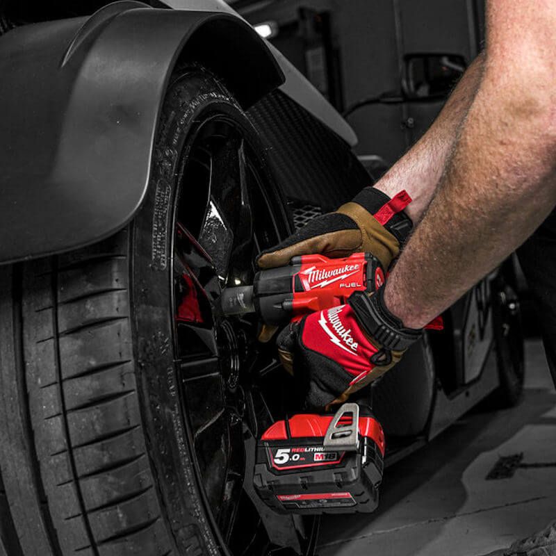 MILWAUKEE M12FCIWF12G3-502X 12V FUEL 1/2'' COMPACT IMPACT WRENCH KIT (2x HIGH OUTPUT 5AH, CHARGER, CASE)